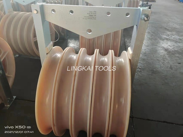822mm Stor Diameter Transmisjon Overhead Kabel Roller Nylon skive Blokkhjul med tre hjul